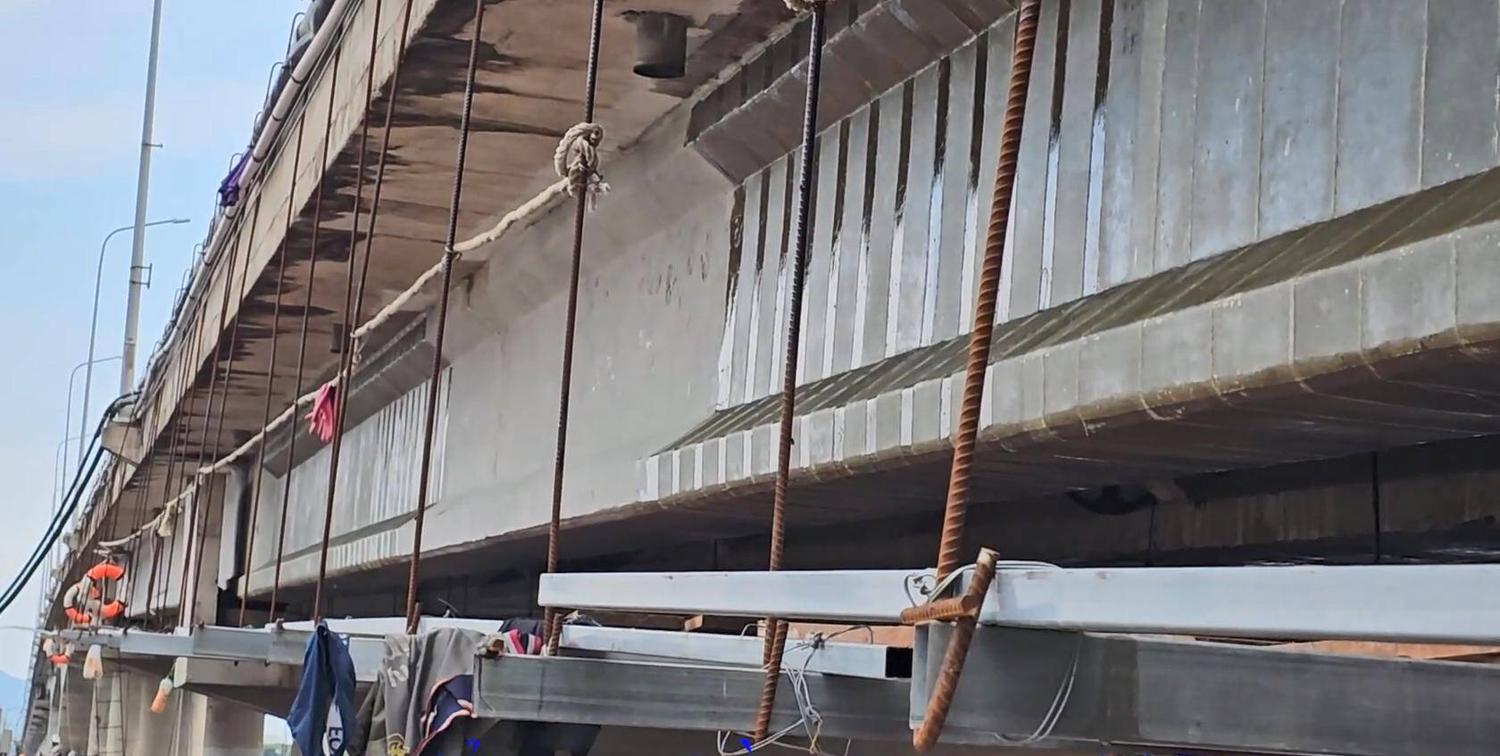 Repair Damaged Bridge Girder and Piers with Carbon Fiber Reinforced Polymer(CFRP) Repair Damaged Bridge Girder and Piers with Carbon Fiber Reinforced Polymer(CFRP)