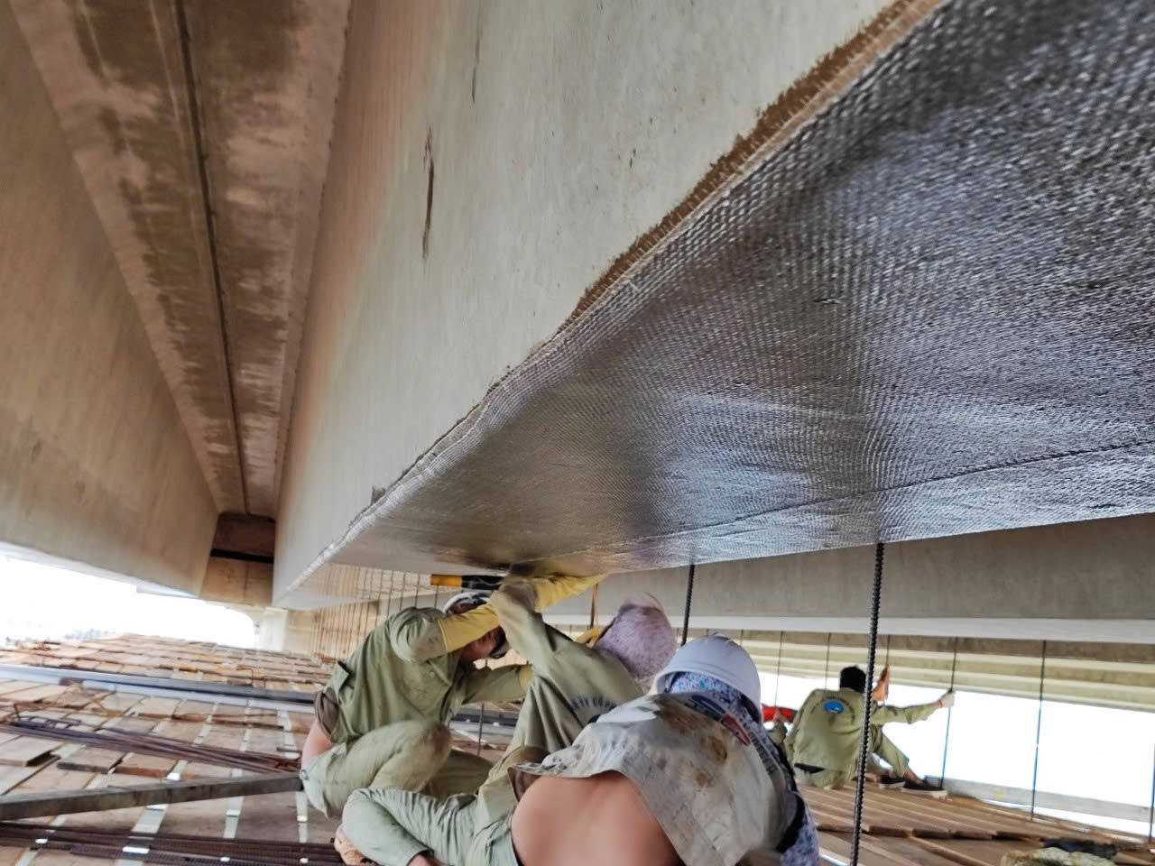 Repair Damaged Bridge Girder and Piers with Carbon Fiber Reinforced Polymer(CFRP) Repair Damaged Bridge Girder and Piers with Carbon Fiber Reinforced Polymer(CFRP)